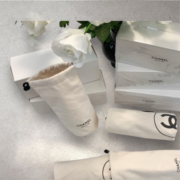 CHANEL Beauty cream travel throw blanket New in box - Picture 1 of 4